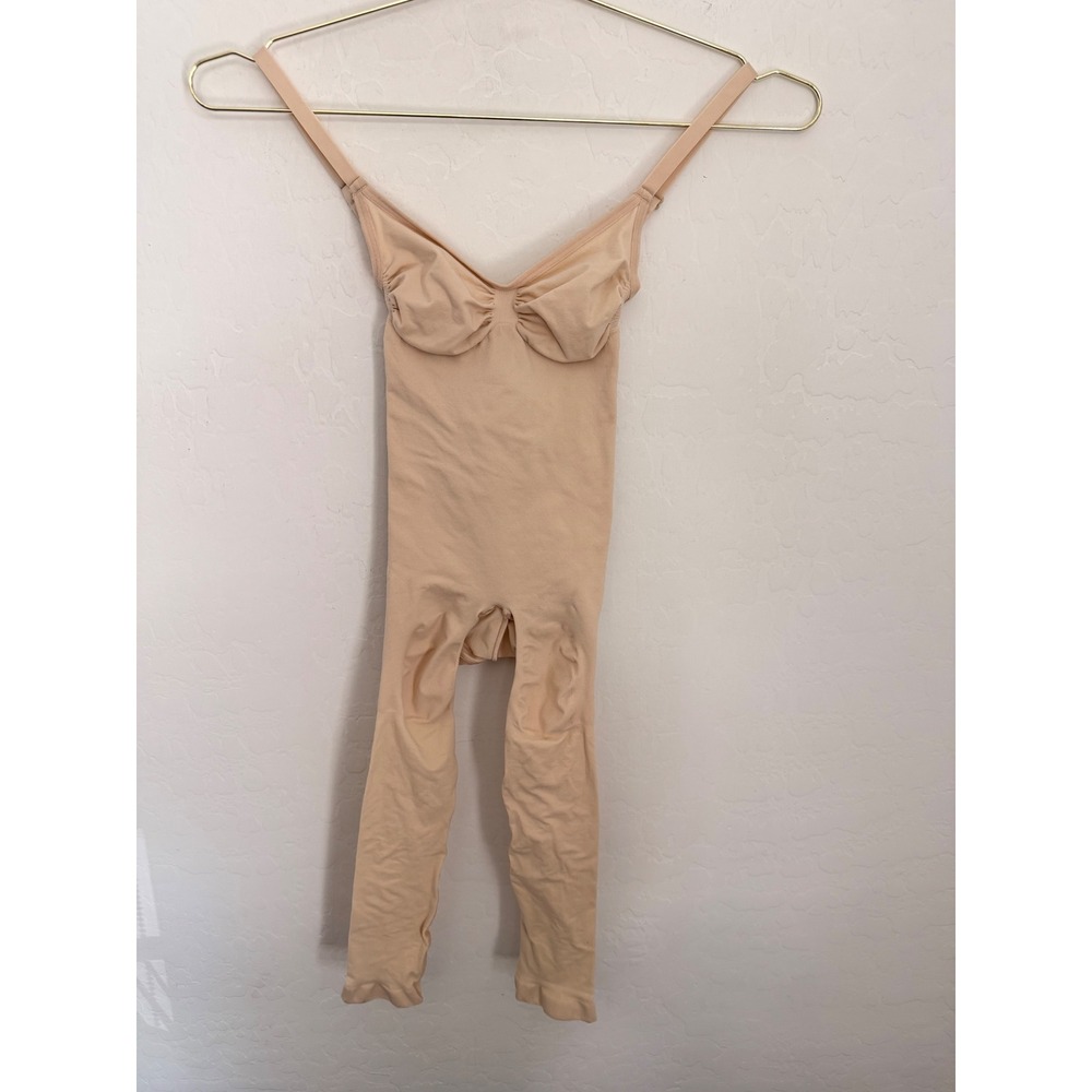 SKIMS Sculpting Mid Thigh Bodysuit Sand Nude Size Small S Seamless Shapewear